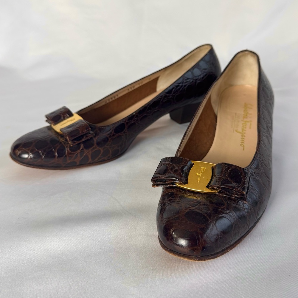 Auth. Ferragamo Vara heels - 10B